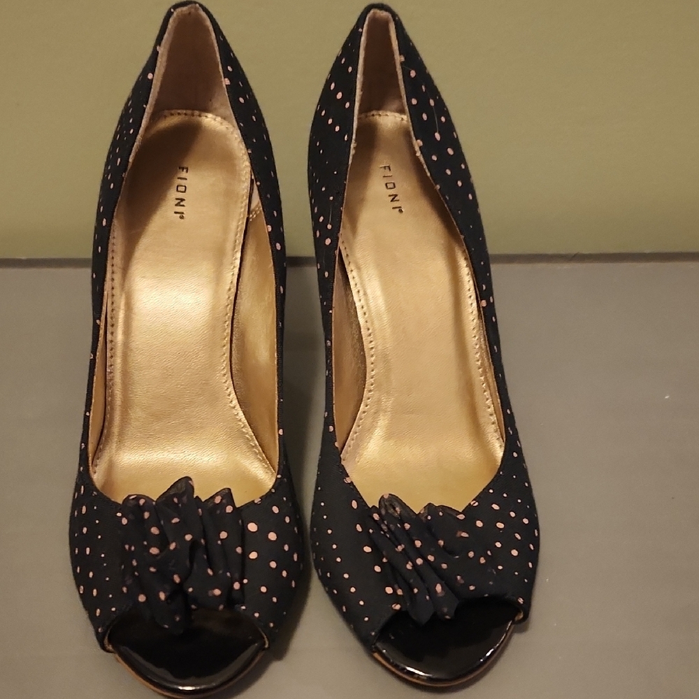 FIONI  Navy Heels with Pink Dots